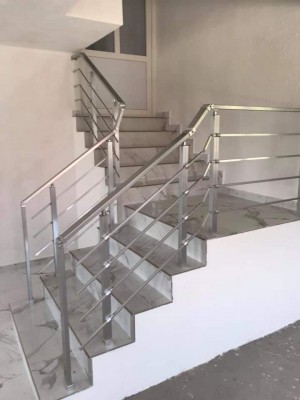 Перила алюминиевые на лестницу с квадратным профилем  цвет серебро  с прутиками
