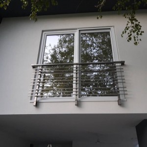 Алюминиевые перила для балкона в цвете шампань квадратный профиль с леерами и лееродержателями