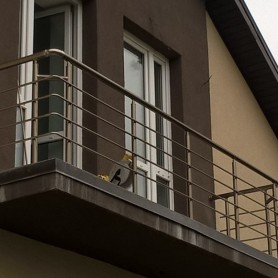 Поручні з алюмінію на балкон круглий профіль колір бронза