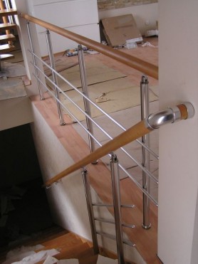 Перила для лестницы из алюминия с круглым профилем цвет серебро