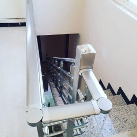 Перила алюминиевые на лестницу квадратный  профиль цвет шампань с прутиками