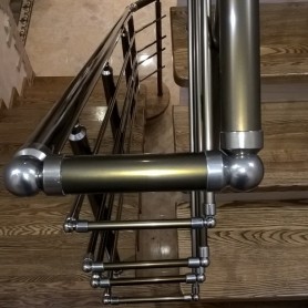 Перила для лестницы из алюминия с круглым профилем цвет бронза с прутиками