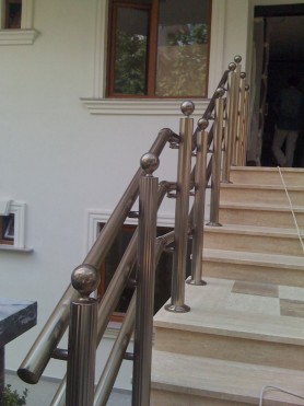 Перила алюминиевые на лестницу круглый профиль цвет бронза с прутьями