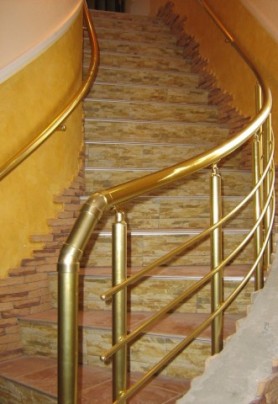 Поручні для сходів радіусні з алюмінію з круглим профілем колір золото з прутиками