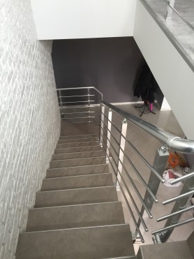 Поручні для сходів з алюмінію з квадратним профілем колір срібло з прутиками