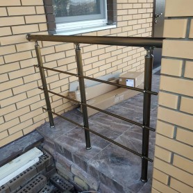 Перила для балкона из алюминия с круглым профилем бронзового цвета