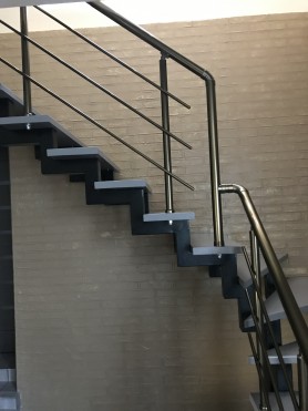 Поручні алюмінієві на сходи круглий профіль колір бронза з прутиками