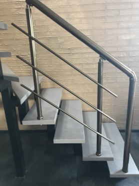 Поручні алюмінієві на сходи круглий профіль колір бронза з прутиками