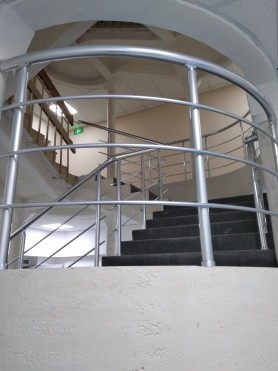 Поручні для сходів з алюмінію з круглим профілем колір срібло з прутиками