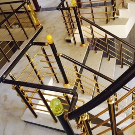 Перила для лестницы из алюминия с круглым профилем цвет бронза с прутиками