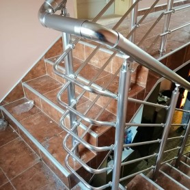 Поручні для сходів з алюмінію з круглим профілем колір срібло з прутиками