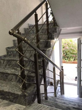 Перила алюминиевые на лестницу с квадратным профилем  цвет сшампань  с прутиками