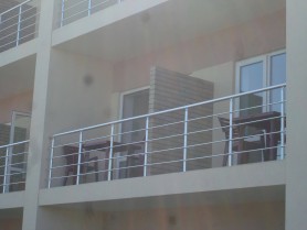 Поручні для балкона з алюмінію з круглим профілем колір срібло з прутиками
