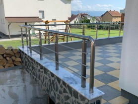 Поруччя для балкона з алюмінію з круглим профілем і квадратною стійкою колір шампань з прутиками