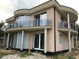 Поруччя для балкона з алюмінію з круглим профілем колір срібло зі склом