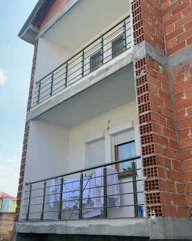 Поруччя для балкона з алюмінію з круглим профілем колір бронза з прутиками