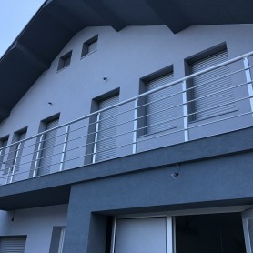 Перила для балкона из алюминия с круглым профилем цвет серебро с прутиками