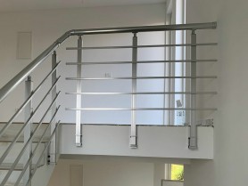 Перила для лестницы из алюминия с квадратным профилем цвет серебро с прутиками