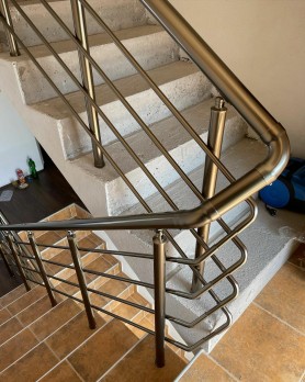 Поручні для сходів з алюмінію з квадратним профілем ексклюзивний колір з прутиками
