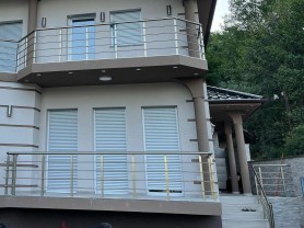 Поруччя для балкону з алюмінію з квадратним профілем колір шампань з прутиками