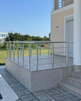Поруччя для балкона з алюмінію з квадратним профілем колір срібло з прутиками